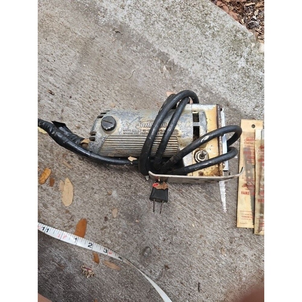 Sunbeam MODEL 760 hand Saw With 5 Blades 1950's Antique